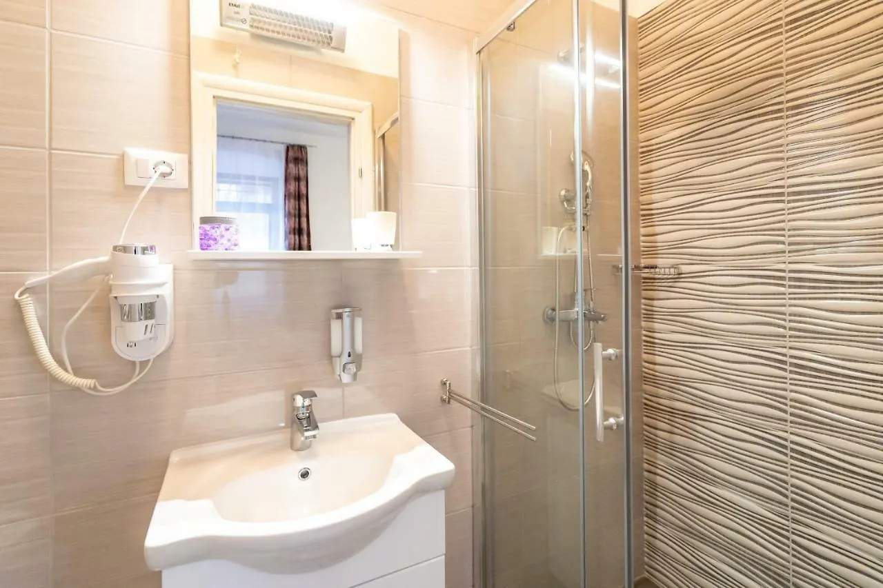 Marin Center Apartments Pula