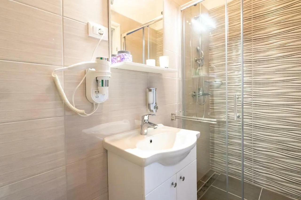 Marin Center Apartments Pula