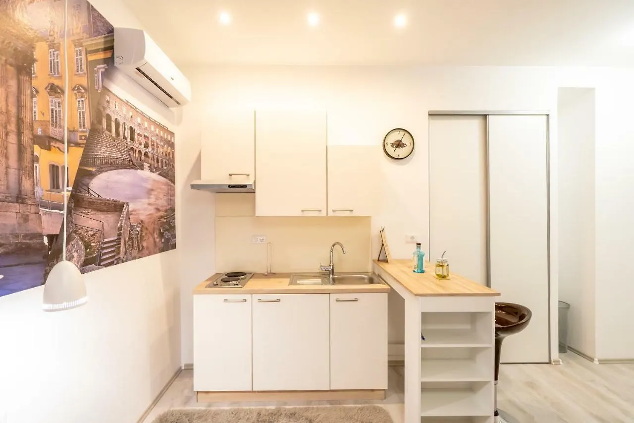 Marin Center Apartments Pula 0*,